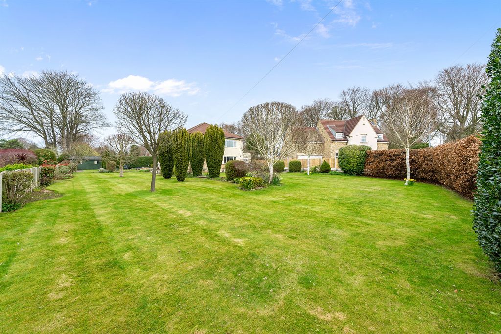 Property photo 3 of 28