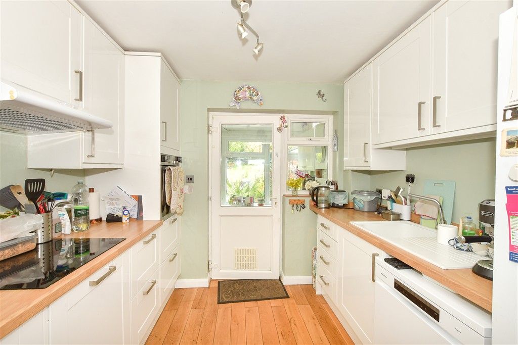 Property photo 2 of 11 Kitchen