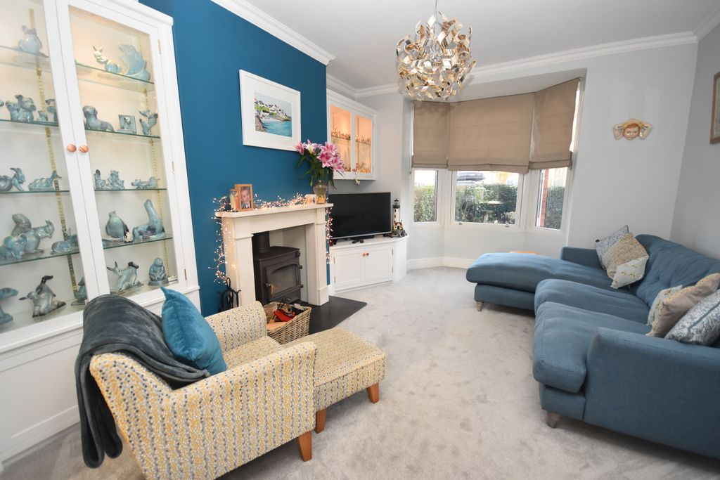 Property photo 2 of 20 Lounge