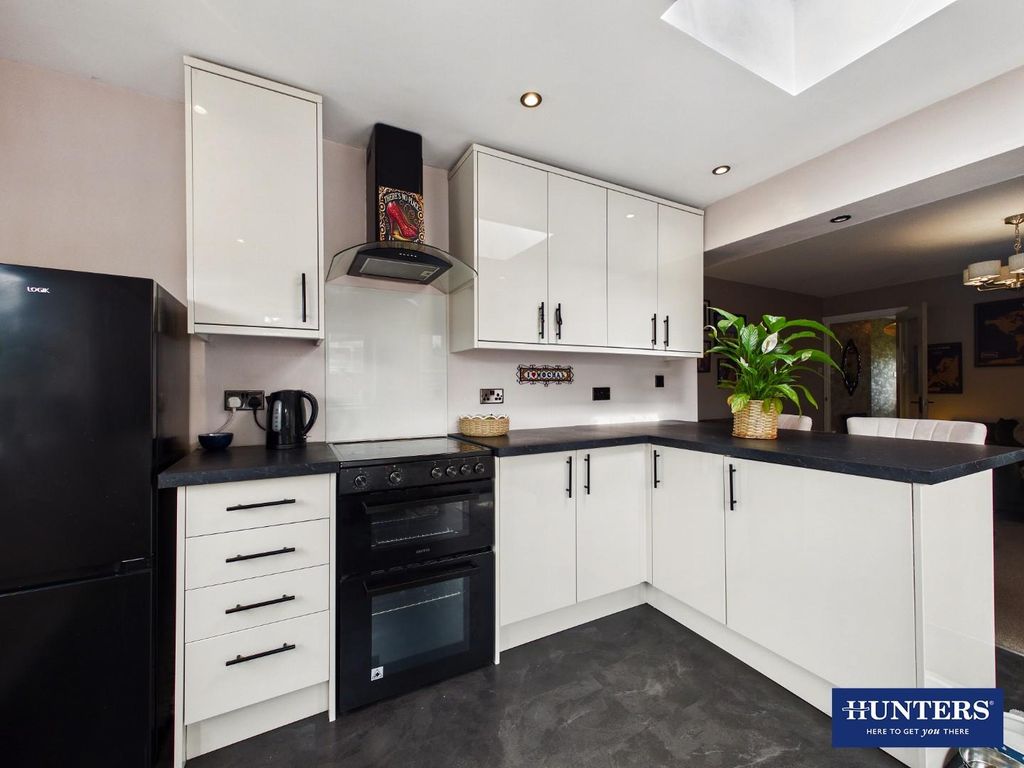Property photo 2 of 14 Kitchen