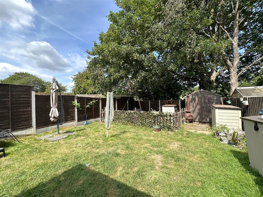 Property photo 3 of 17 Well-Appointed Rear Garden 598