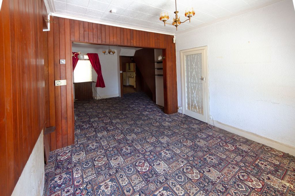 Property photo 3 of 12