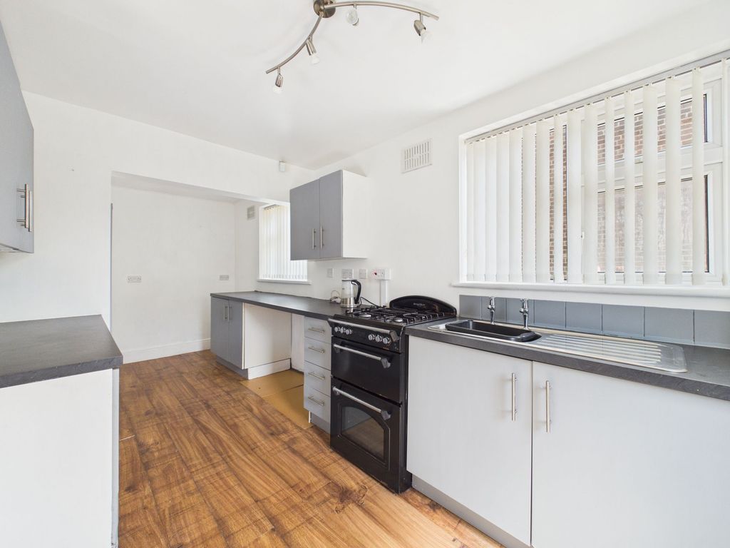 Property photo 3 of 16 Kitchen