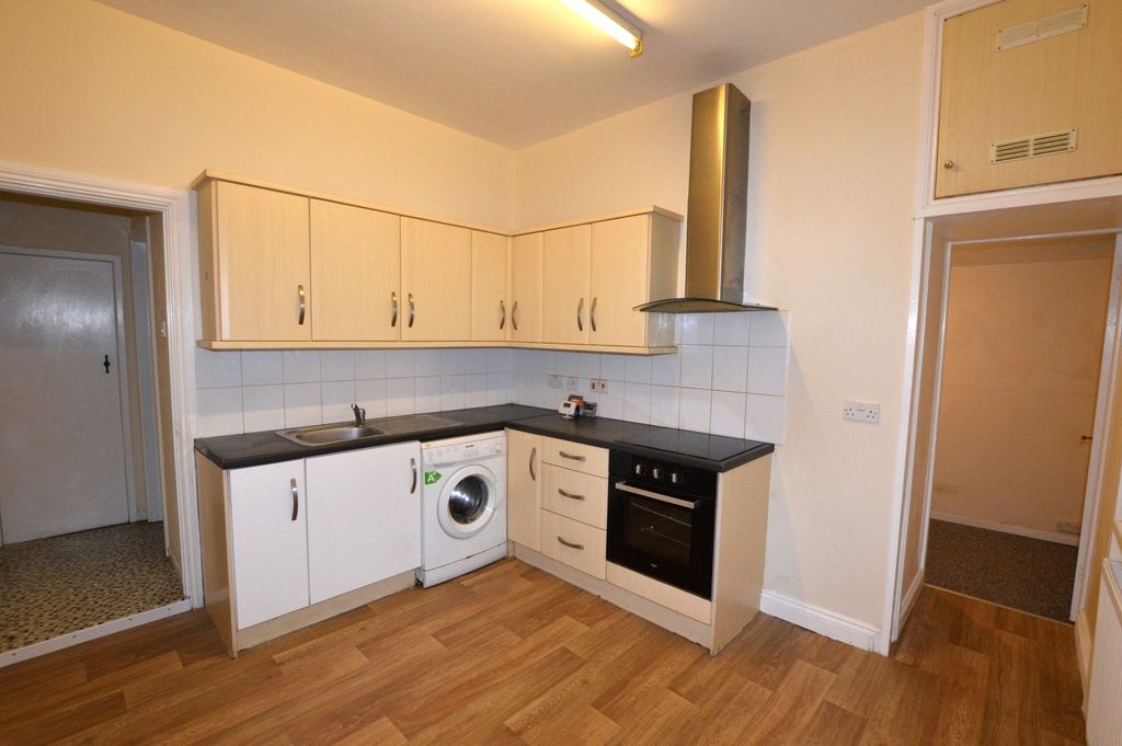 Property photo 1 of 10 Kitchen