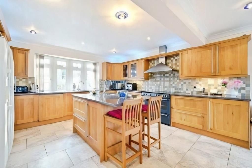 Property photo 2 of 17 Kitchen