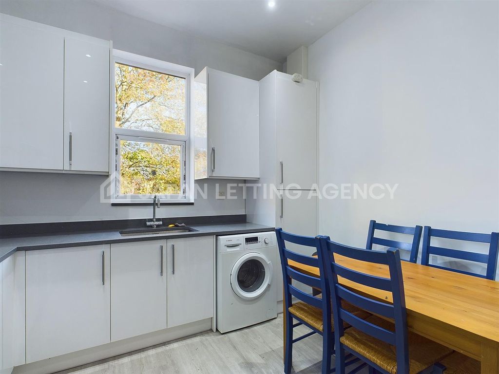 Property photo 3 of 18 Cam02206G0-Pr0047-Still003.Jpg