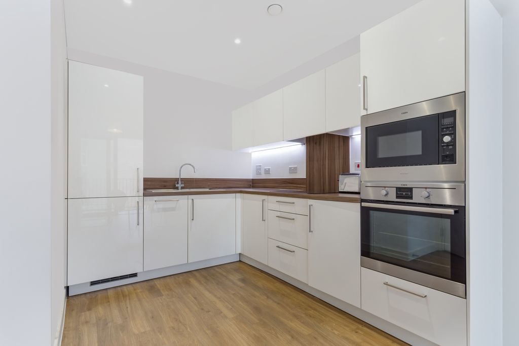 Property photo 2 of 7 Kitchen