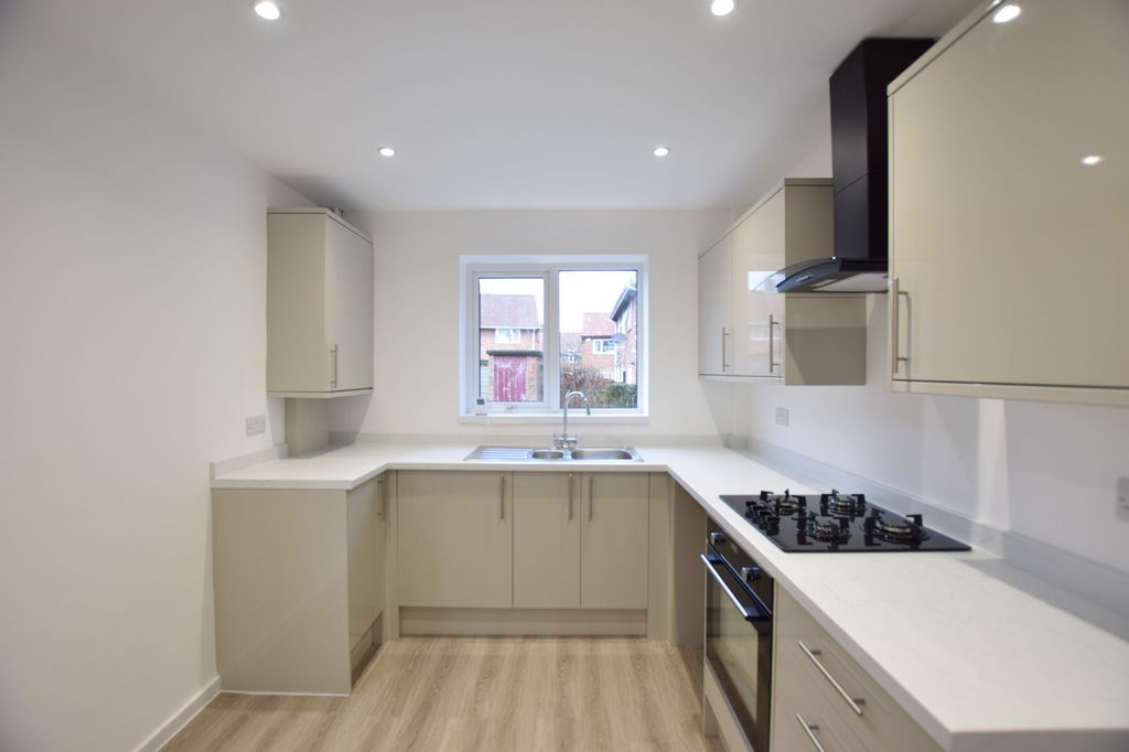 Property photo 2 of 10 Kitchen