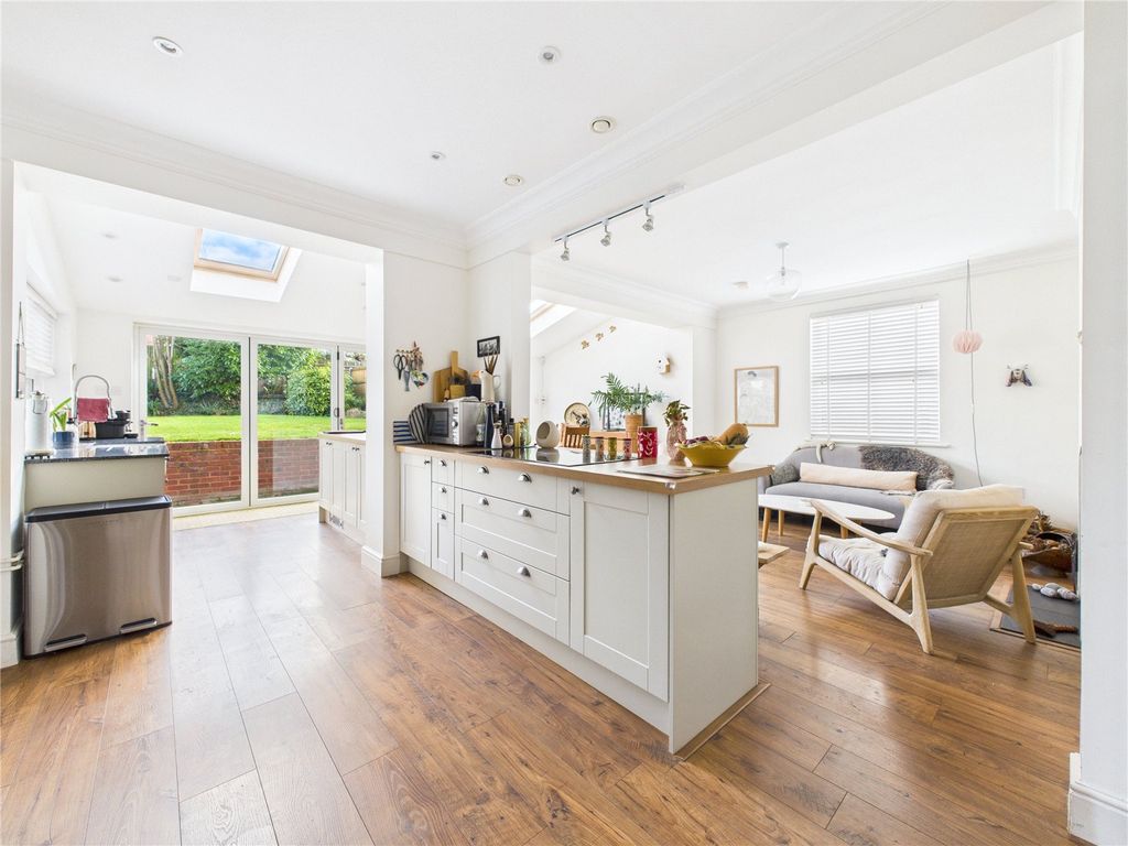 Property photo 2 of 20 Picture No. 23