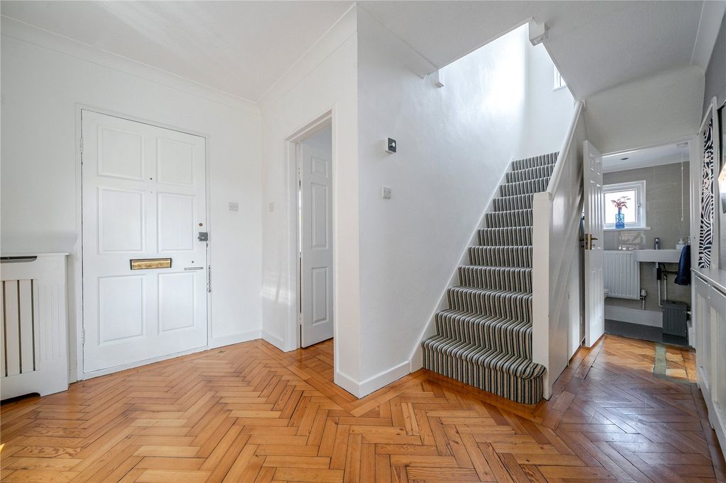 Property photo 2 of 19 Picture No. 23