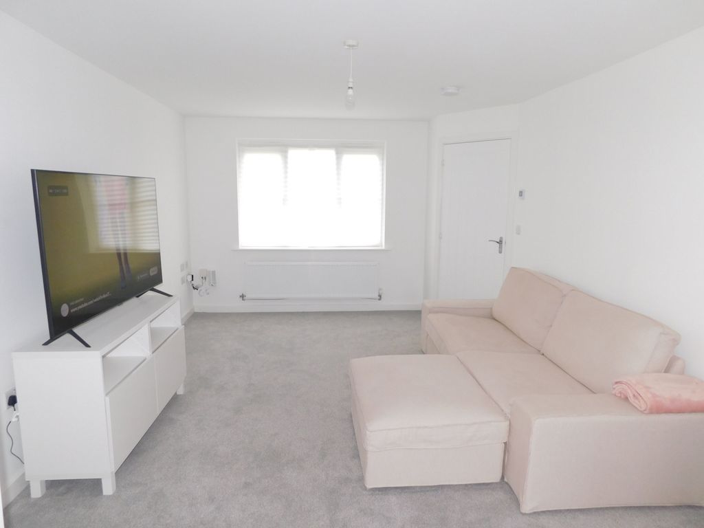 Property photo 2 of 18 Lounge