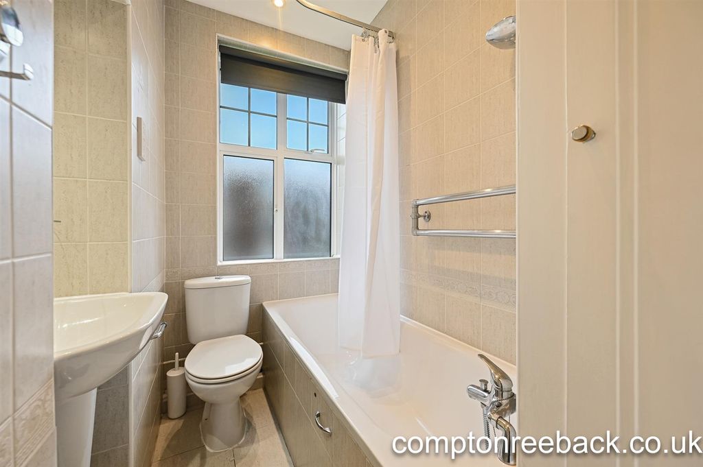 Property photo 3 of 7 Holmefield Court - Bathroom3 (1).Jpg