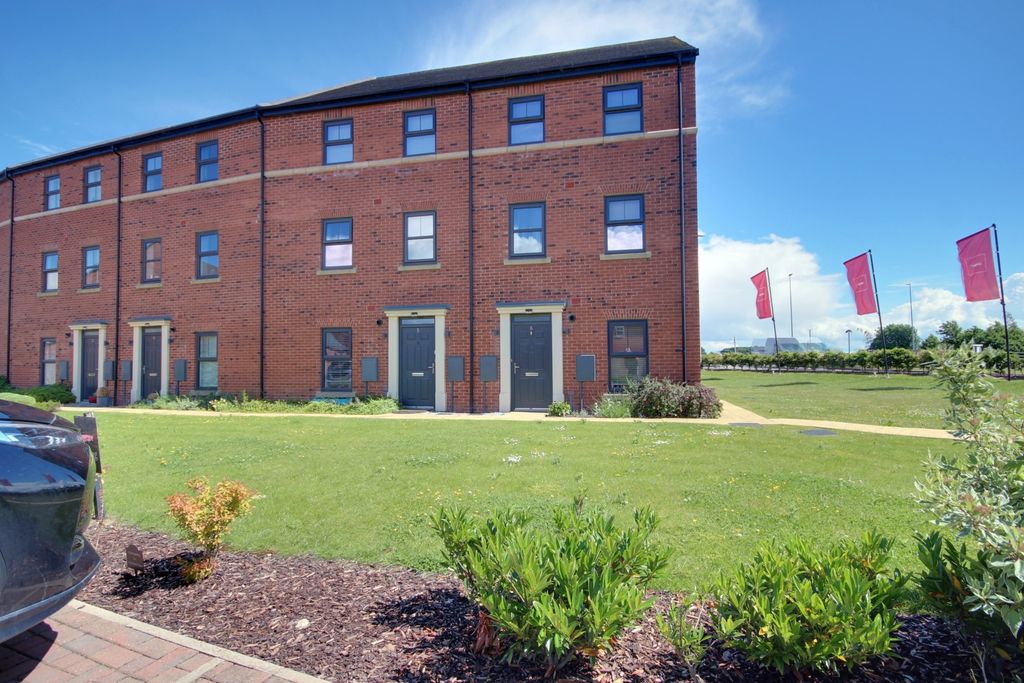 Property photo 1 of 13 1 6 Silver Front B