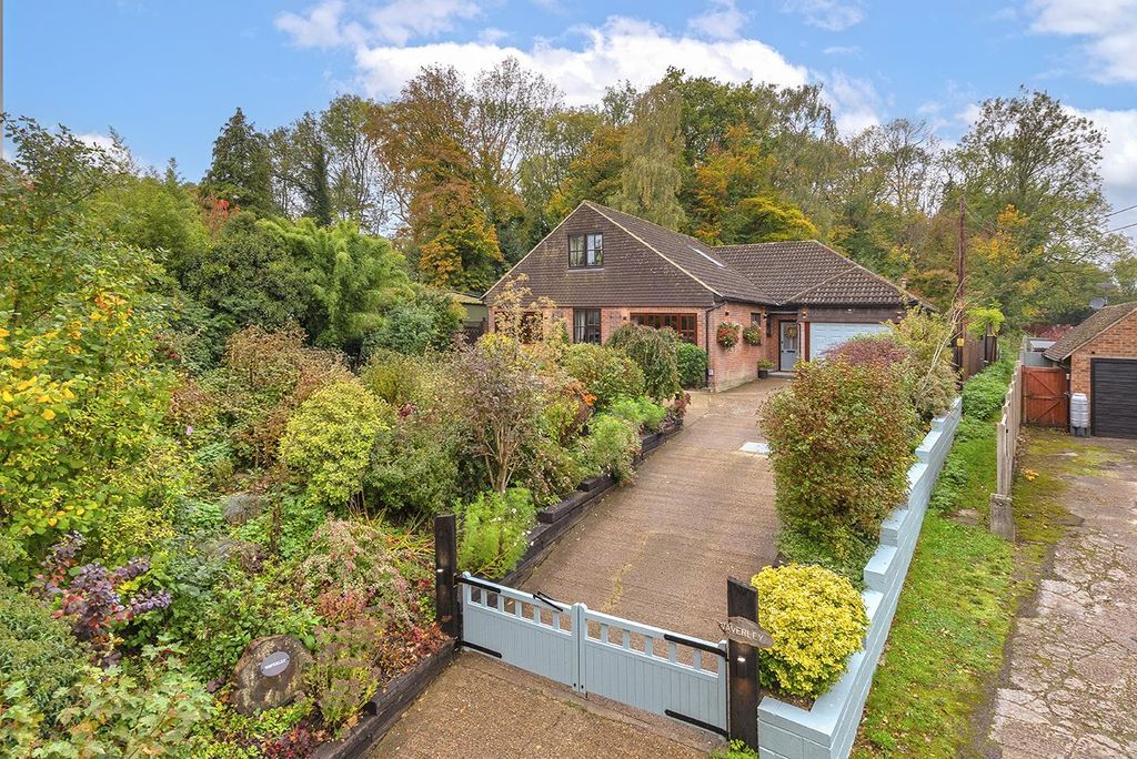 Property photo 1 of 34 Waverly01.Jpg