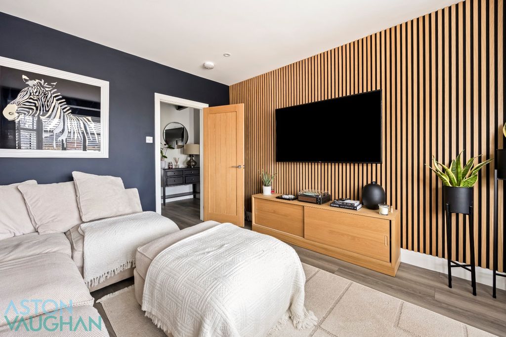 Property photo 3 of 21 4947202