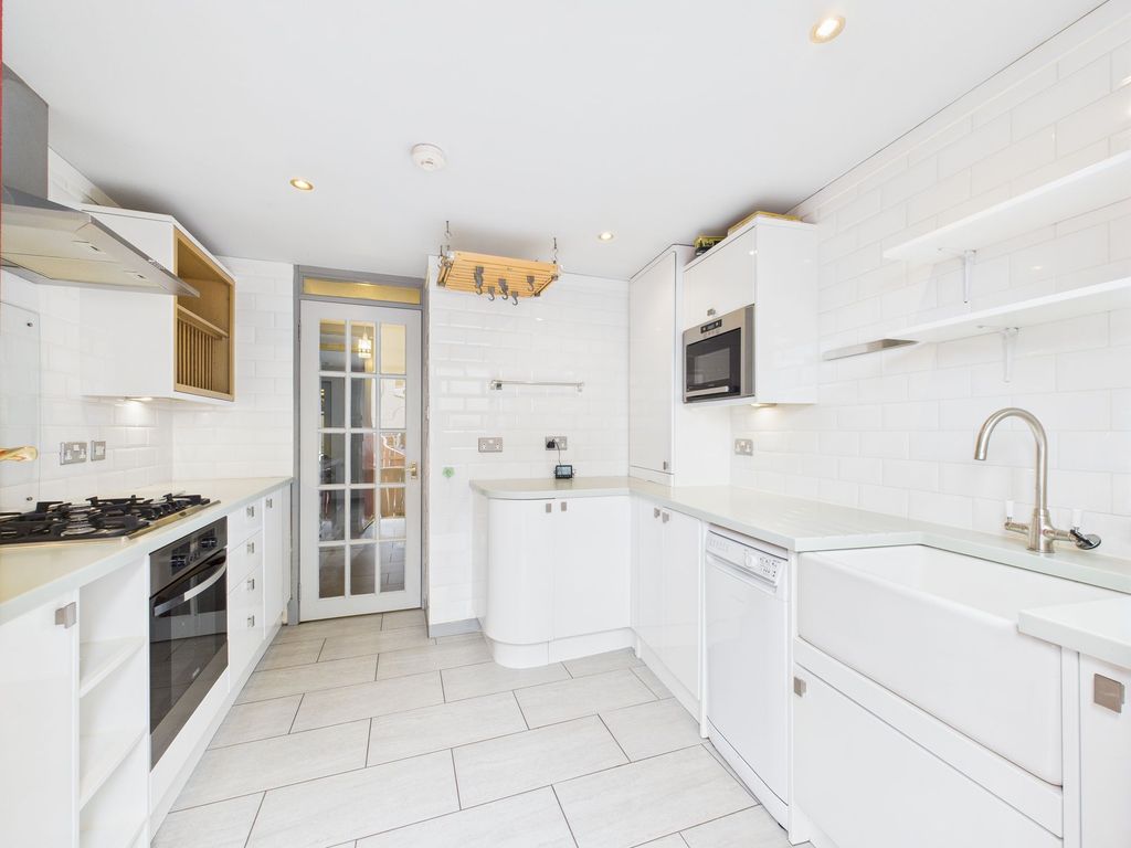 Property photo 3 of 8 Kitchen