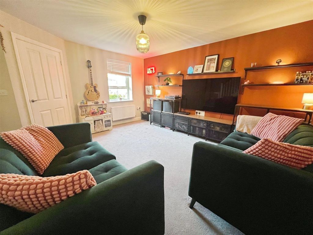 Property photo 2 of 22 Lounge