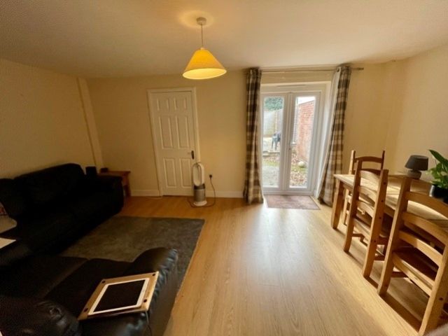 Property photo 2 of 9 Lounge