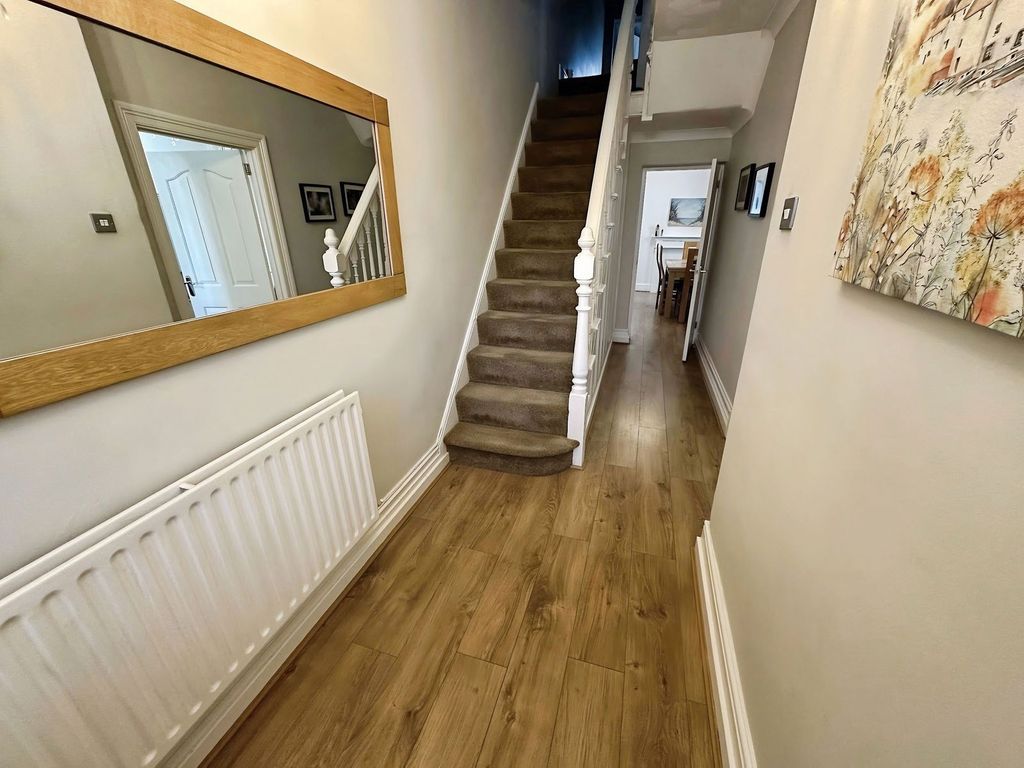 Property photo 2 of 28