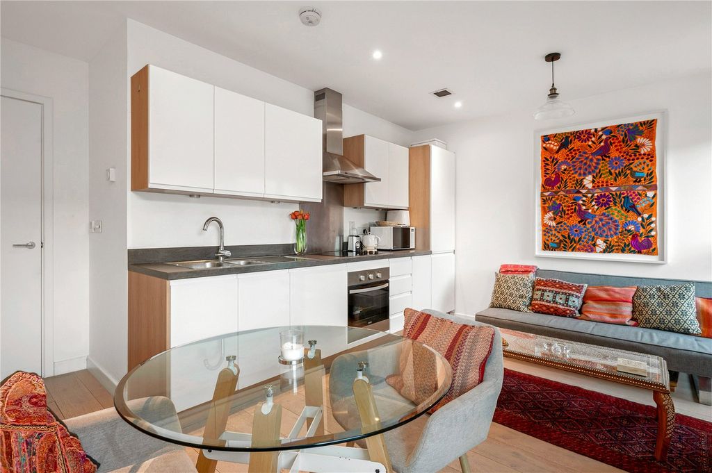 Property photo 3 of 21 Reception/Kitchen