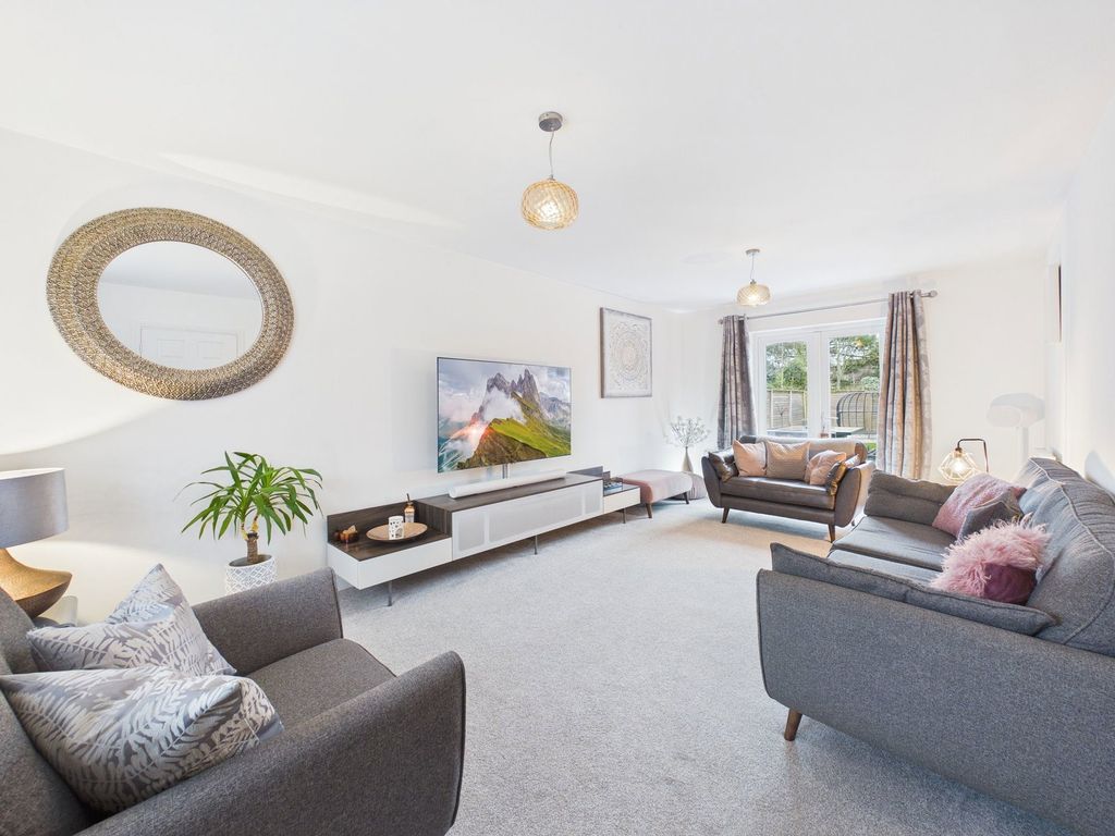 Property photo 2 of 21