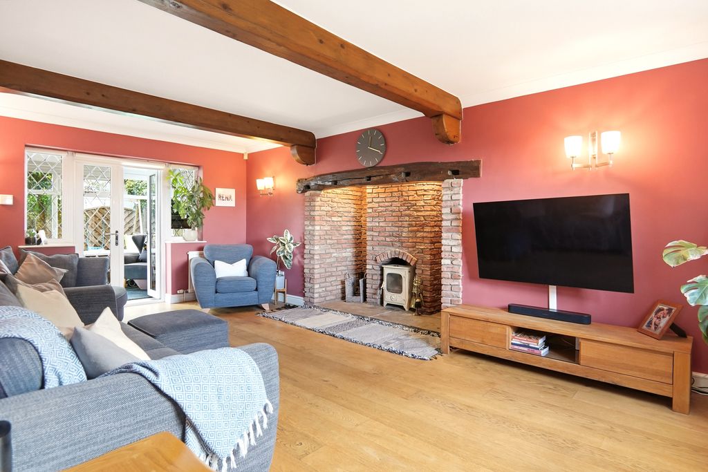 Property photo 2 of 39 Img004