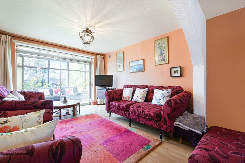 Property photo 2 of 28 Picture No. 12