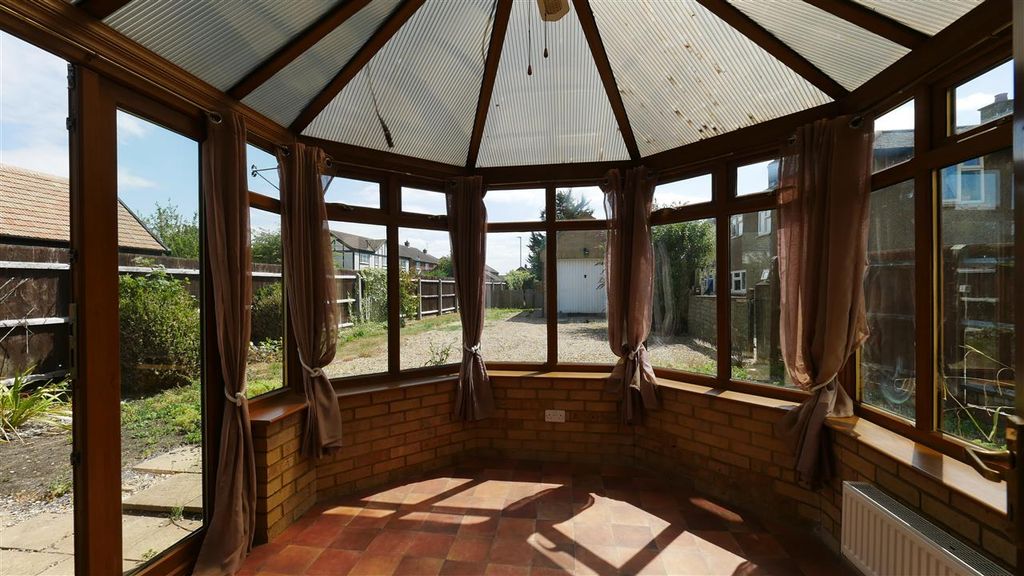 Property photo 3 of 19 Conservatory