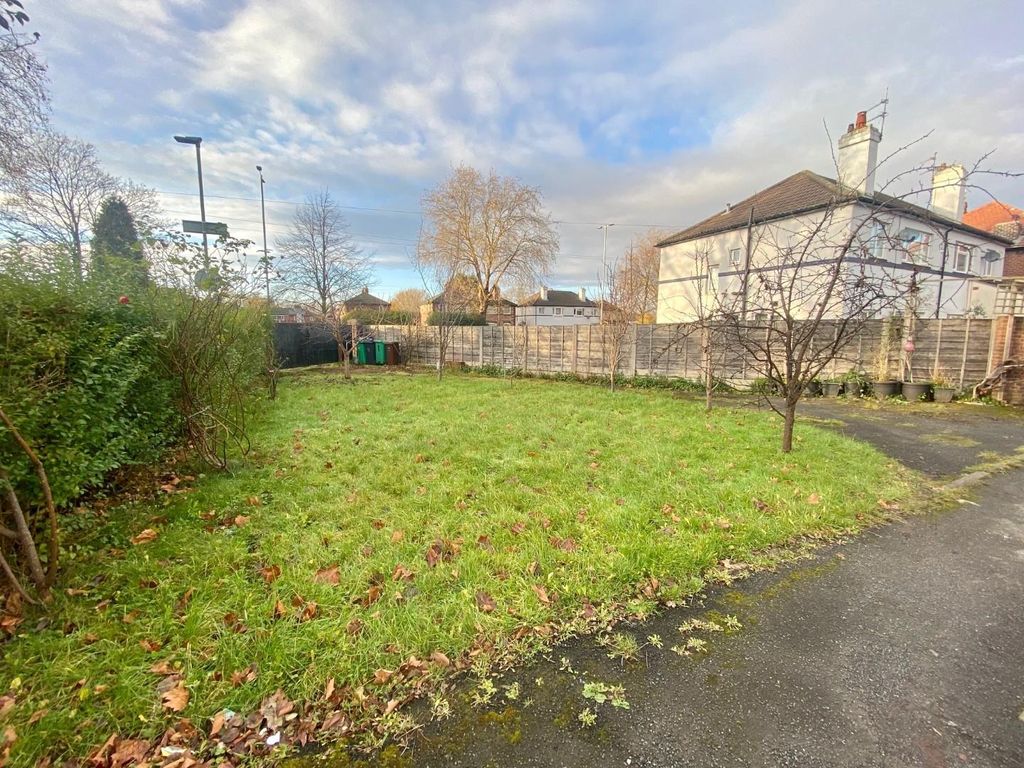 Property photo 2 of 21