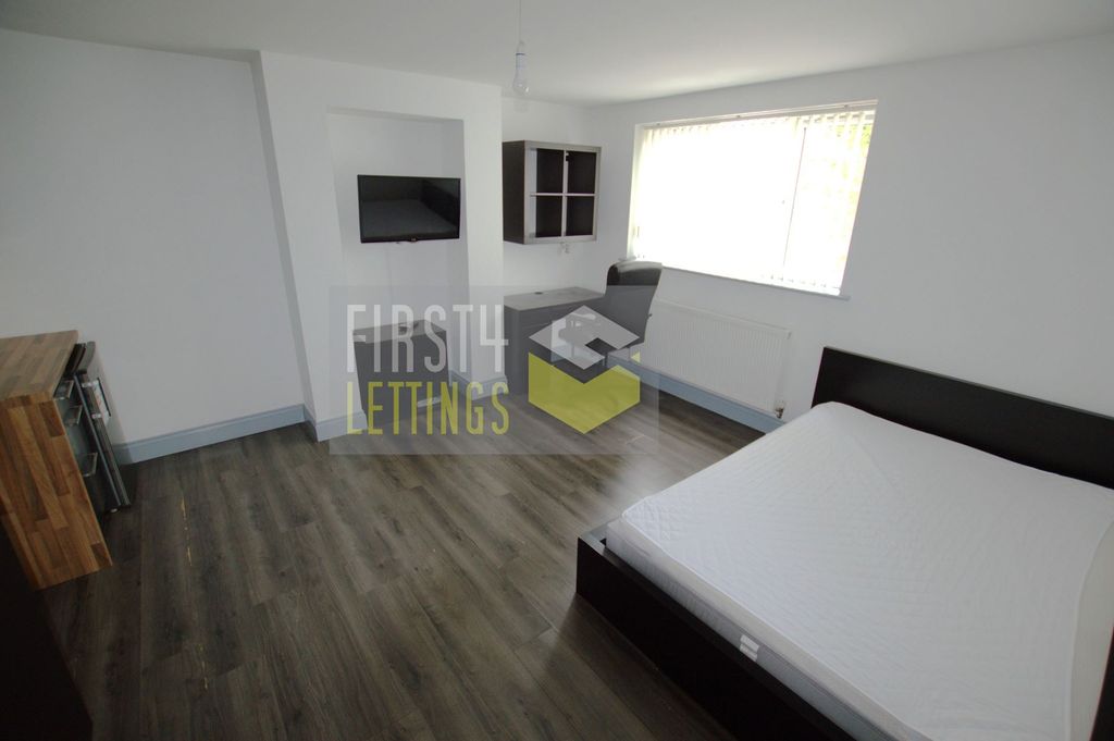 Property photo 1 of 5 Photo 5