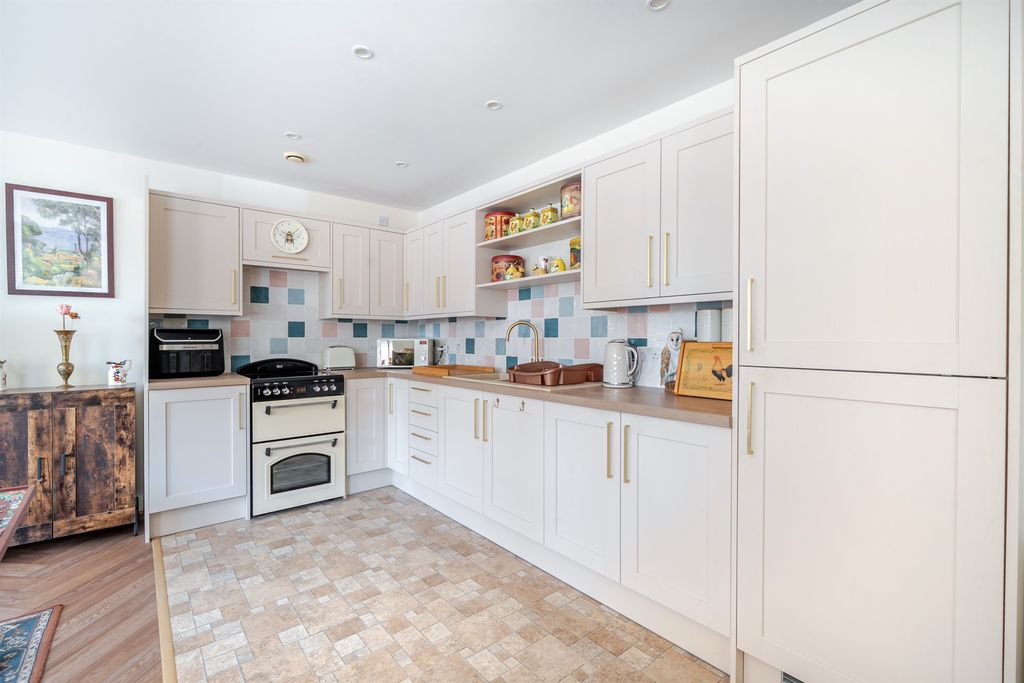 Property photo 3 of 13
