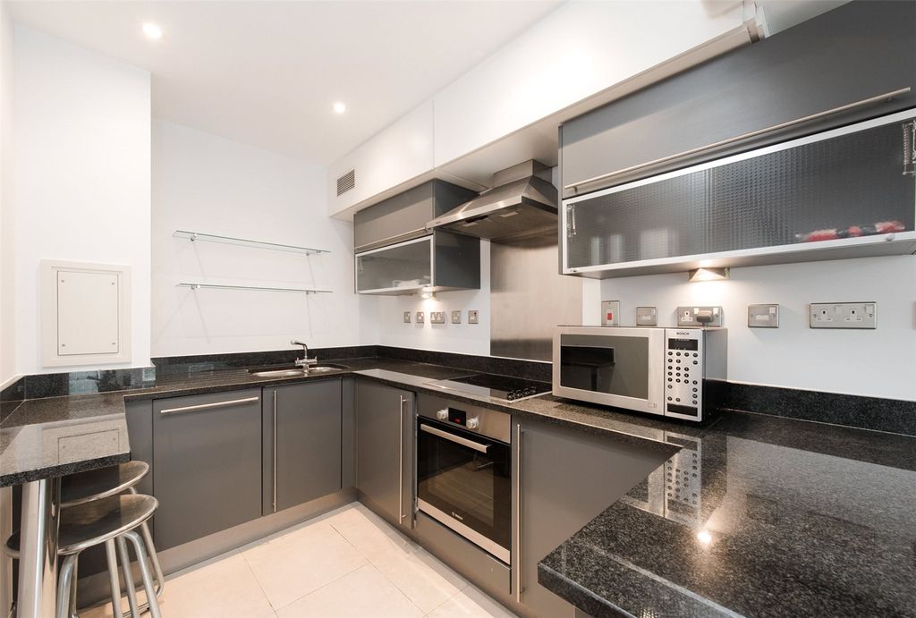 Property photo 3 of 8 Kitchen