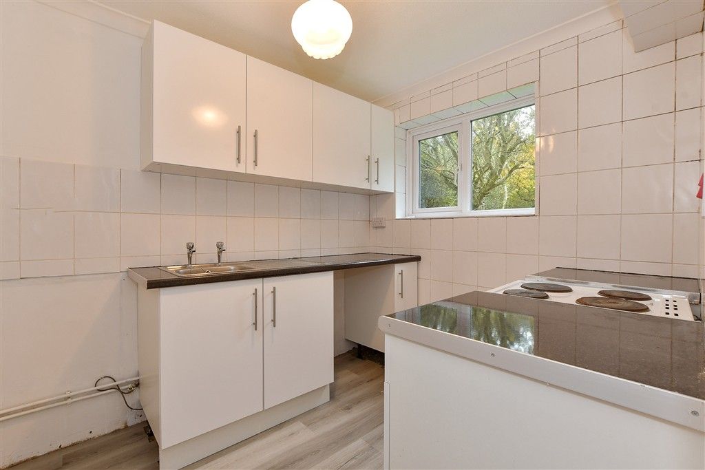 Property photo 2 of 9 Kitchen