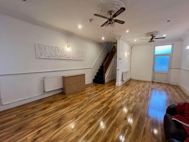 Property photo 1 of 10 Living Room