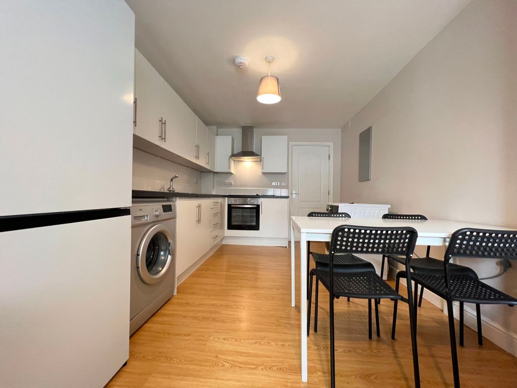 Property photo 1 of 9 195