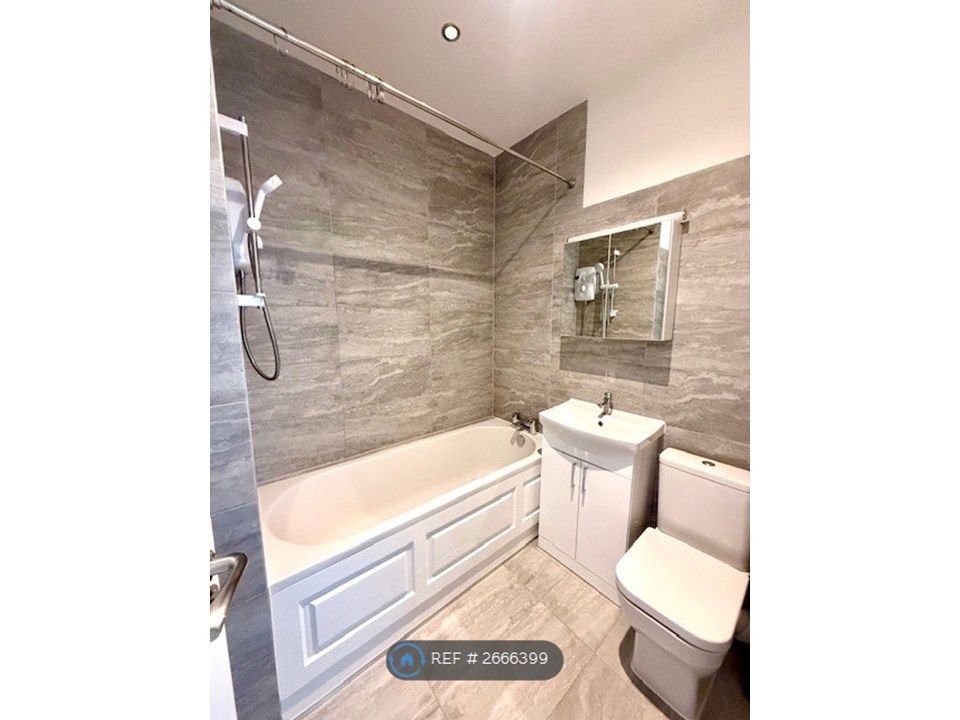 Property photo 3 of 14 Bathroom