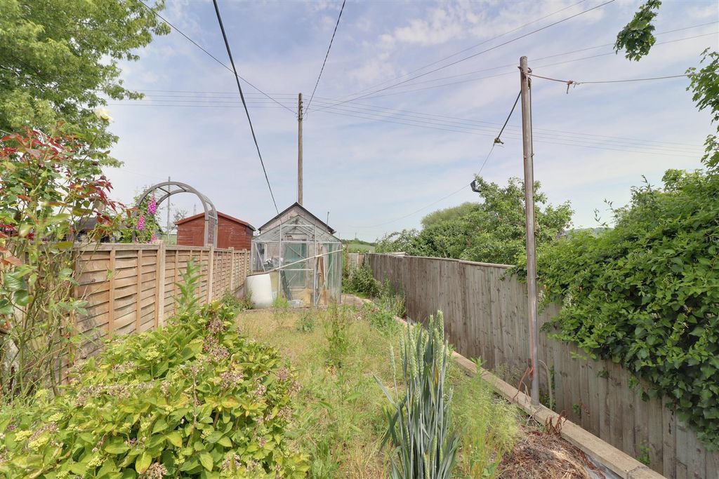 Property photo 2 of 21