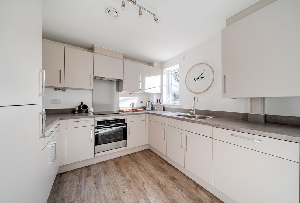 Property photo 2 of 18 1402819-1-697A310...