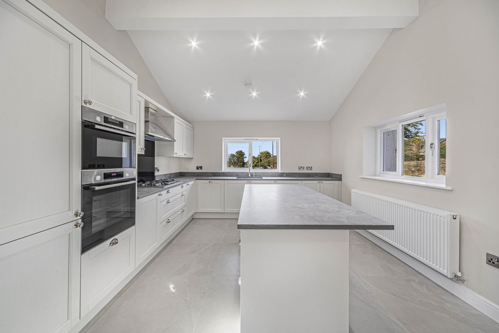 Property photo 2 of 30