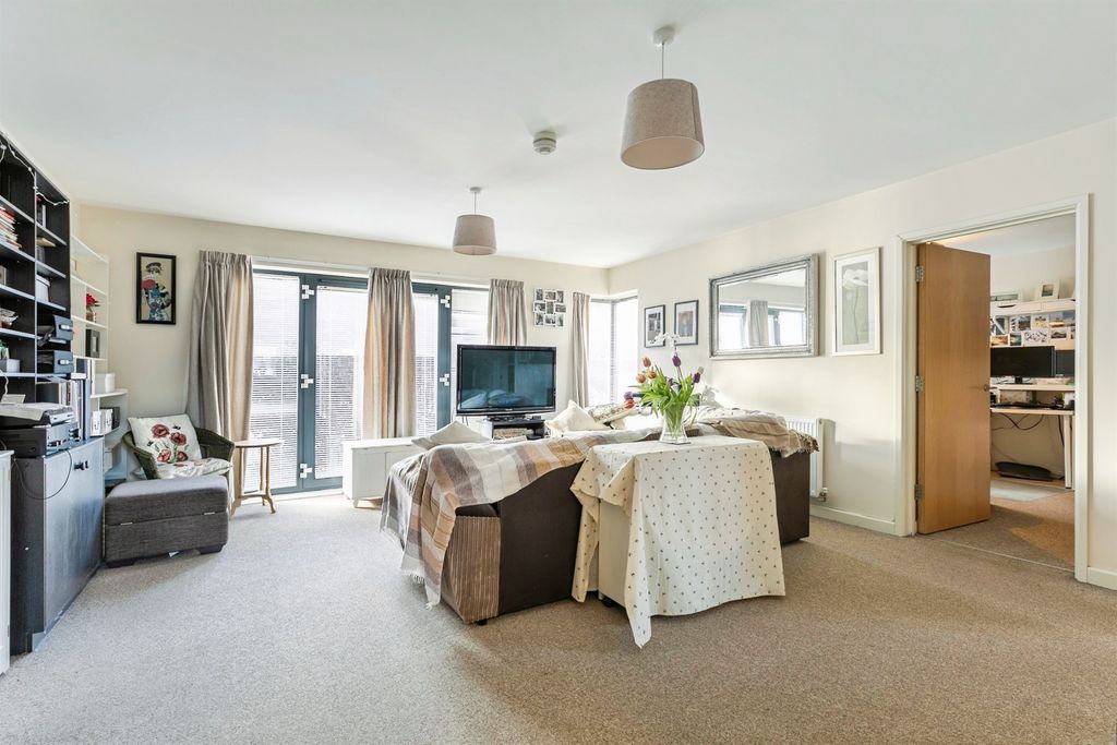 Property photo 3 of 11