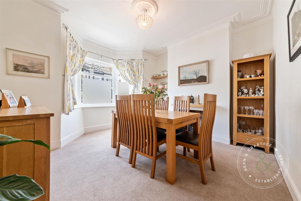 Property photo 2 of 29 Fairwater-Grove-East-14.Jpg
