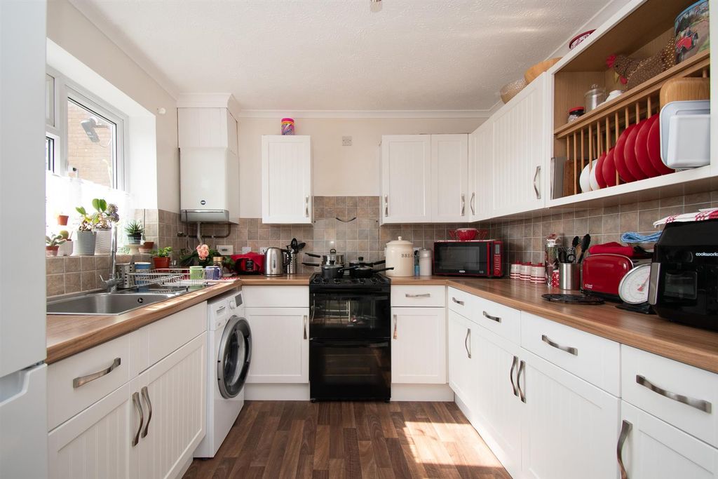 Property photo 2 of 16 Kitchen