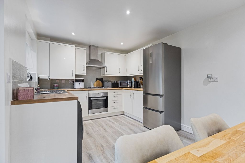 Property photo 2 of 23