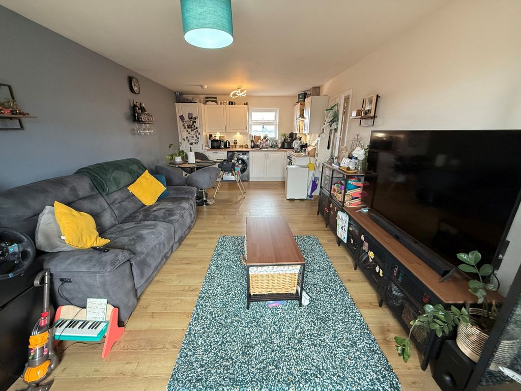 Property photo 2 of 8 4359913