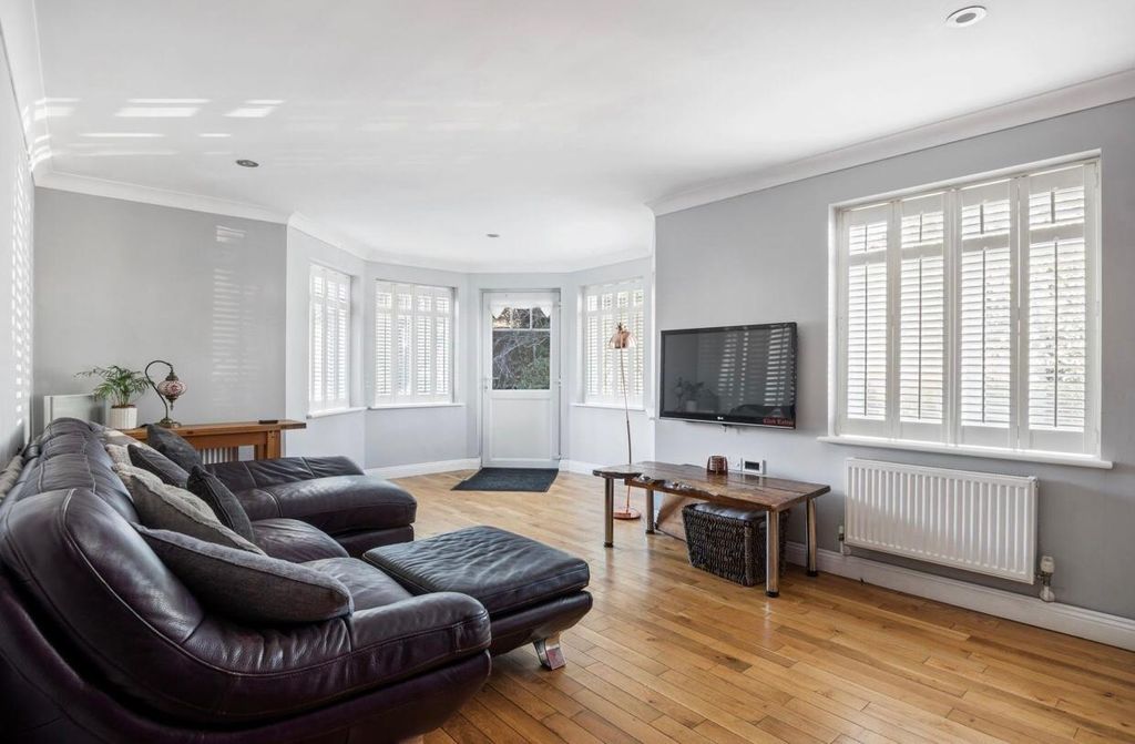 Property photo 3 of 13