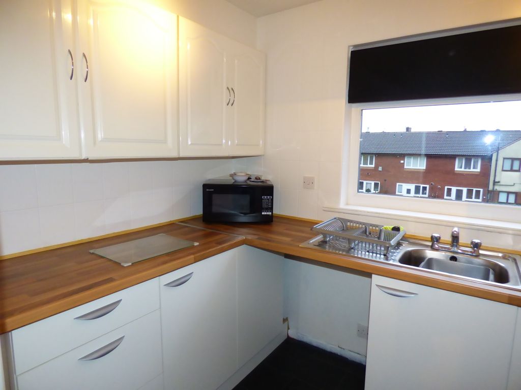 Property photo 2 of 9 Kitchen