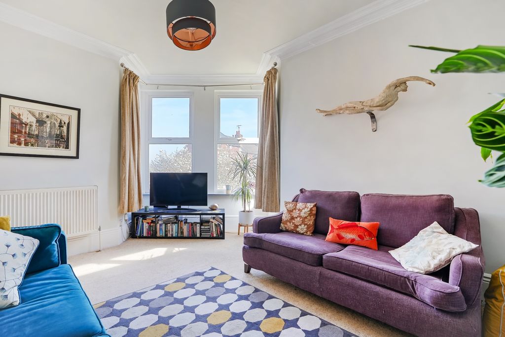 Property photo 2 of 25 Lounge