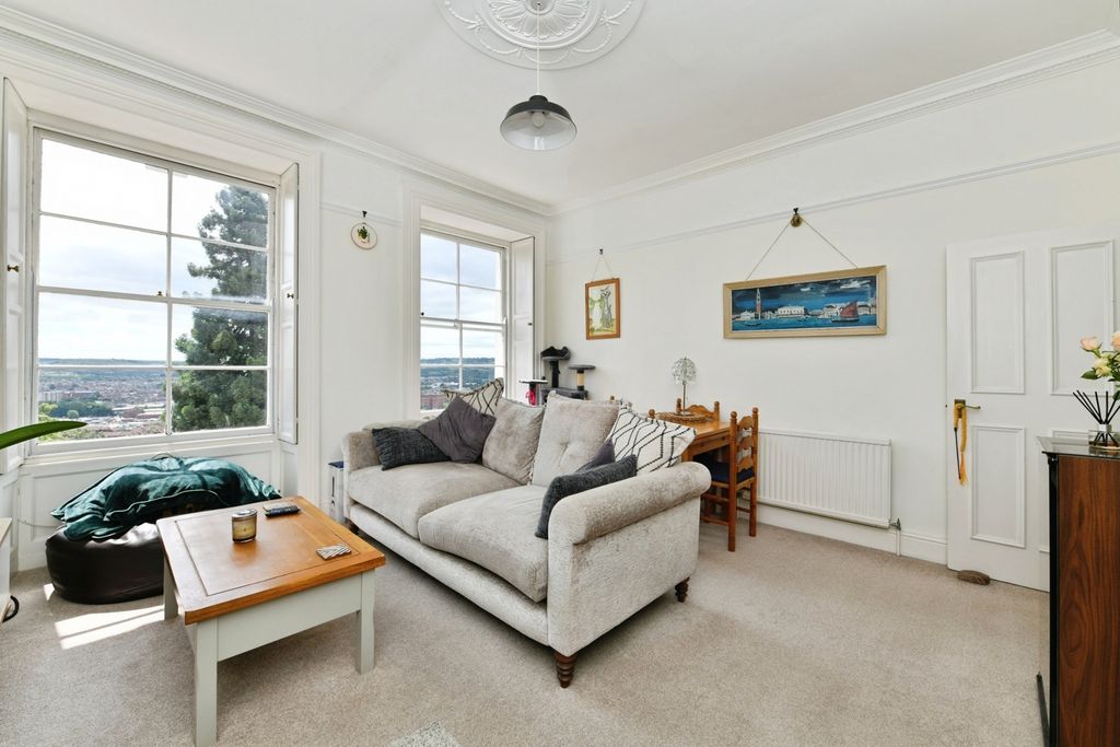 Property photo 3 of 10 Pbox-Img.Jpg