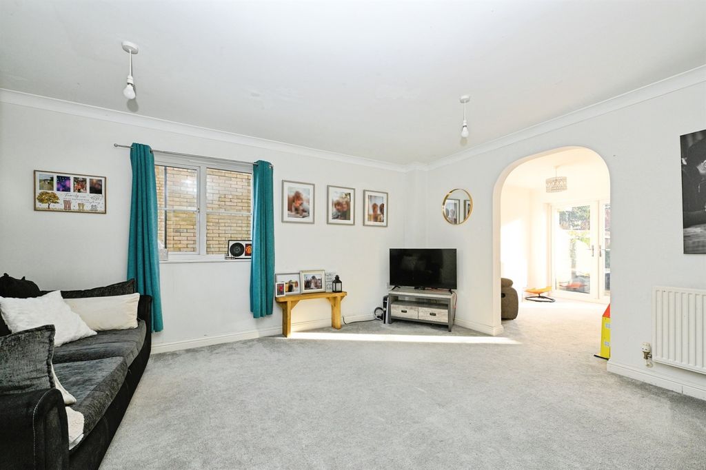 Property photo 2 of 18