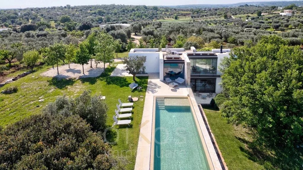 Property photo 2 of 39